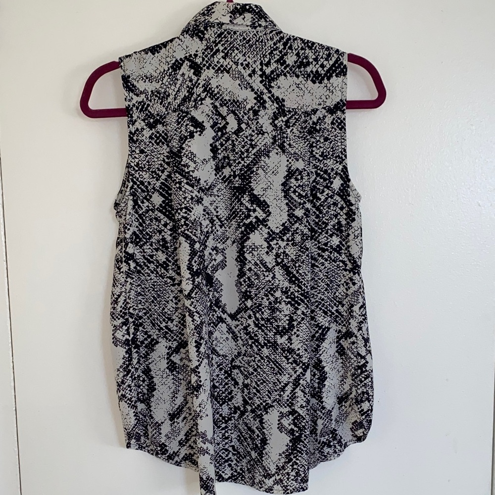 Worthington Snake Print Sleeveless Top  Black White Blouse  XS - Picture 5 of 6